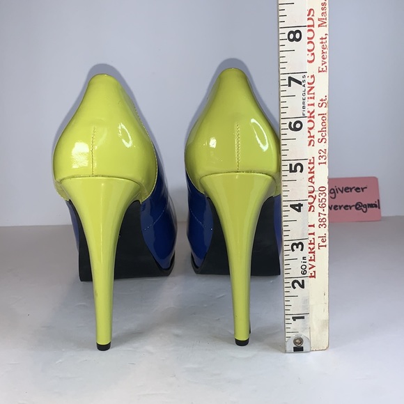 Vera Wang Two-Tome Patent Pumps - Picture 11 of 16